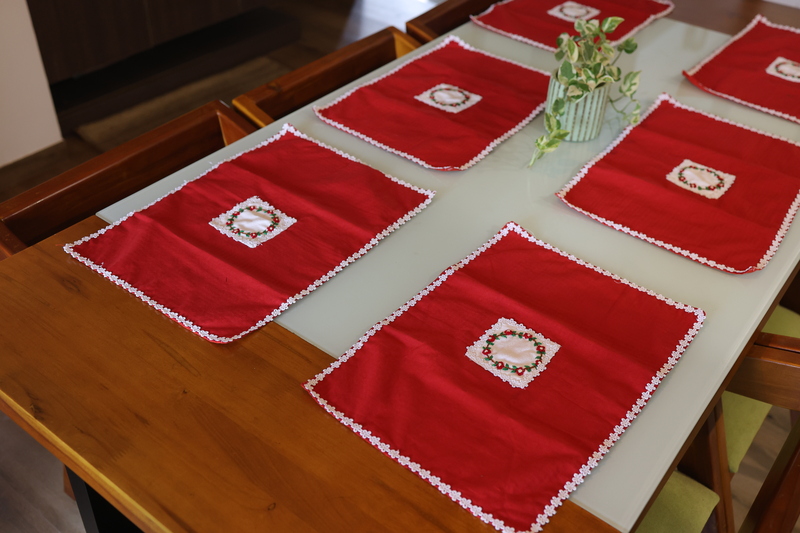 TABLE MAT- SET OF SIX